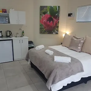 2* Guest house Sharon's House: Modern Self-catering